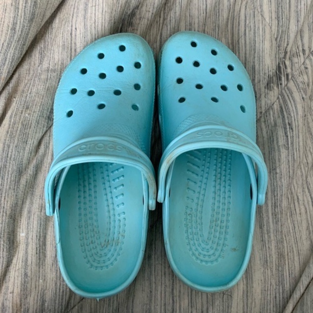 crocs